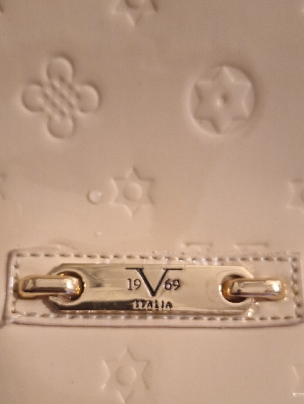 Versace Cream Shoulder Tote with Gold-Plated Accents - Picture 6 of 8